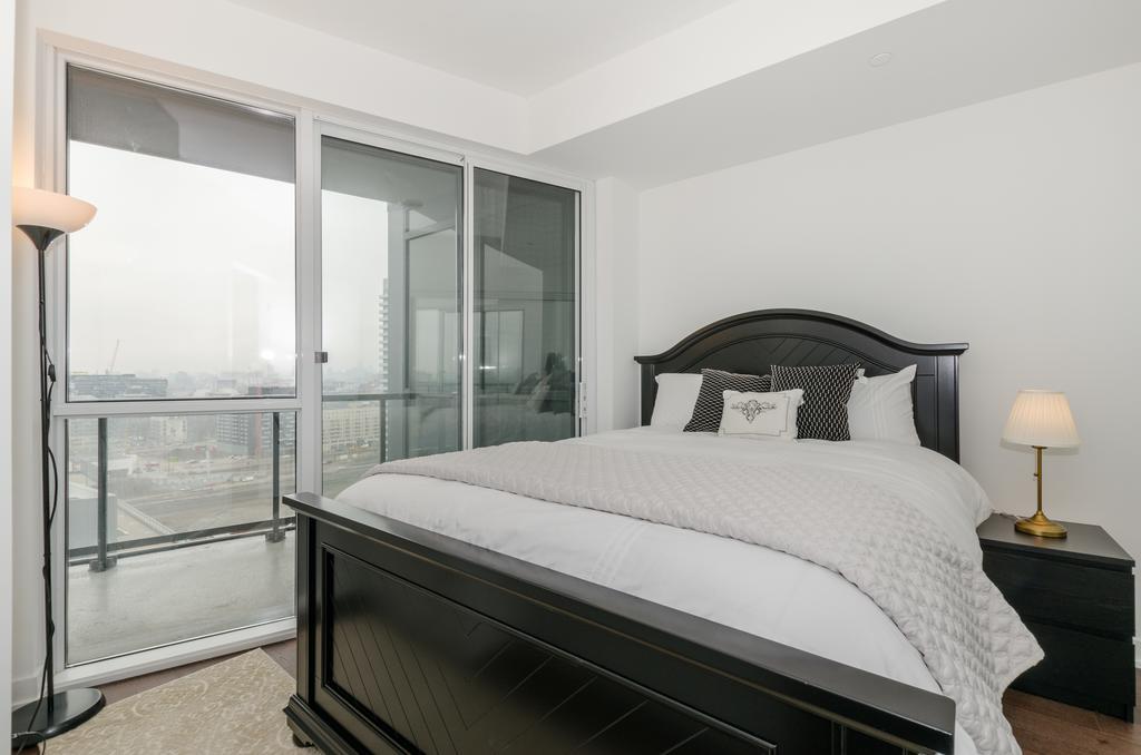 Grand Royal Condos - Cn Tower Toronto Luaran gambar
